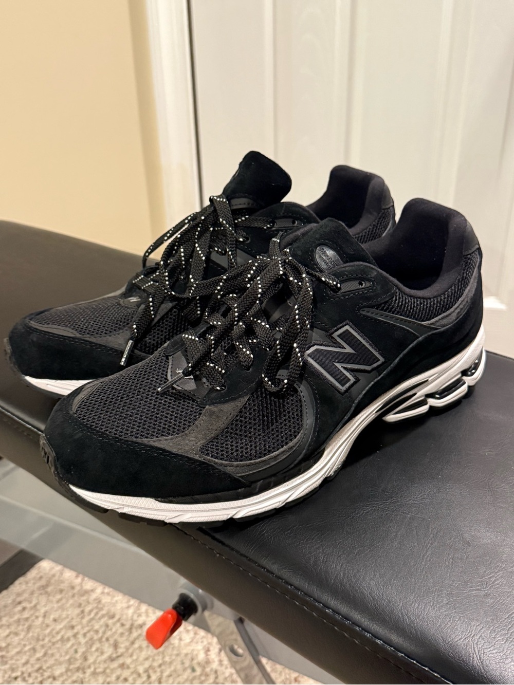 New Balance 2002R - Picture 2 of 4